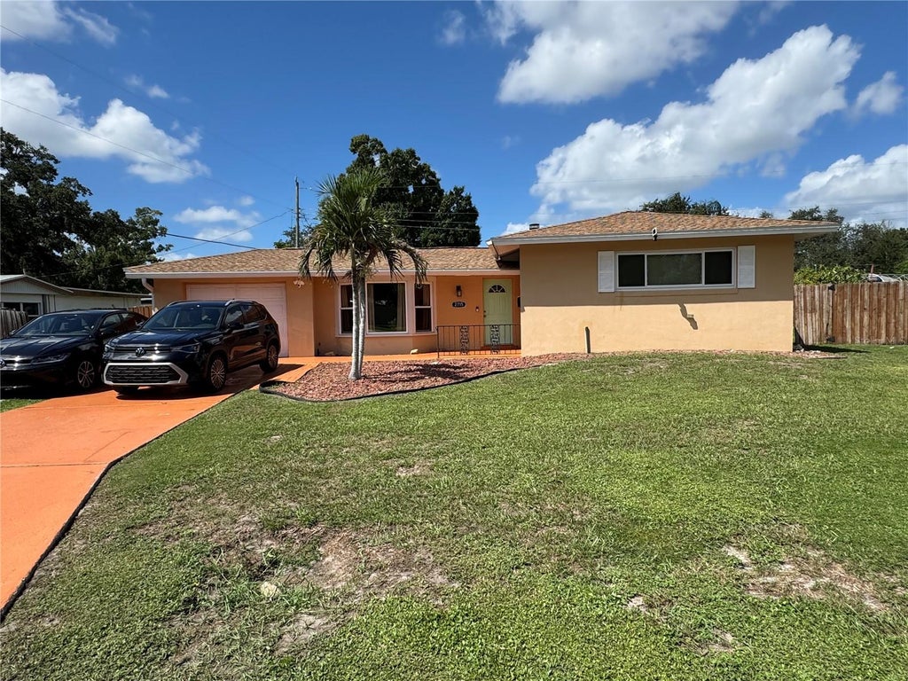 Photo of 2715 Heather Place, Sarasota, FL 34235 (MLS # A4706452)