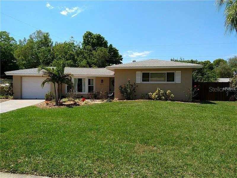 Photo of 2715 Heather Place, Sarasota, FL 34235 (MLS # A4706452)