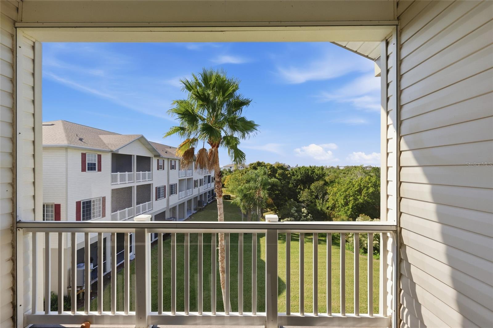 RIVERBAY TWNHMS PH ONE - Residential