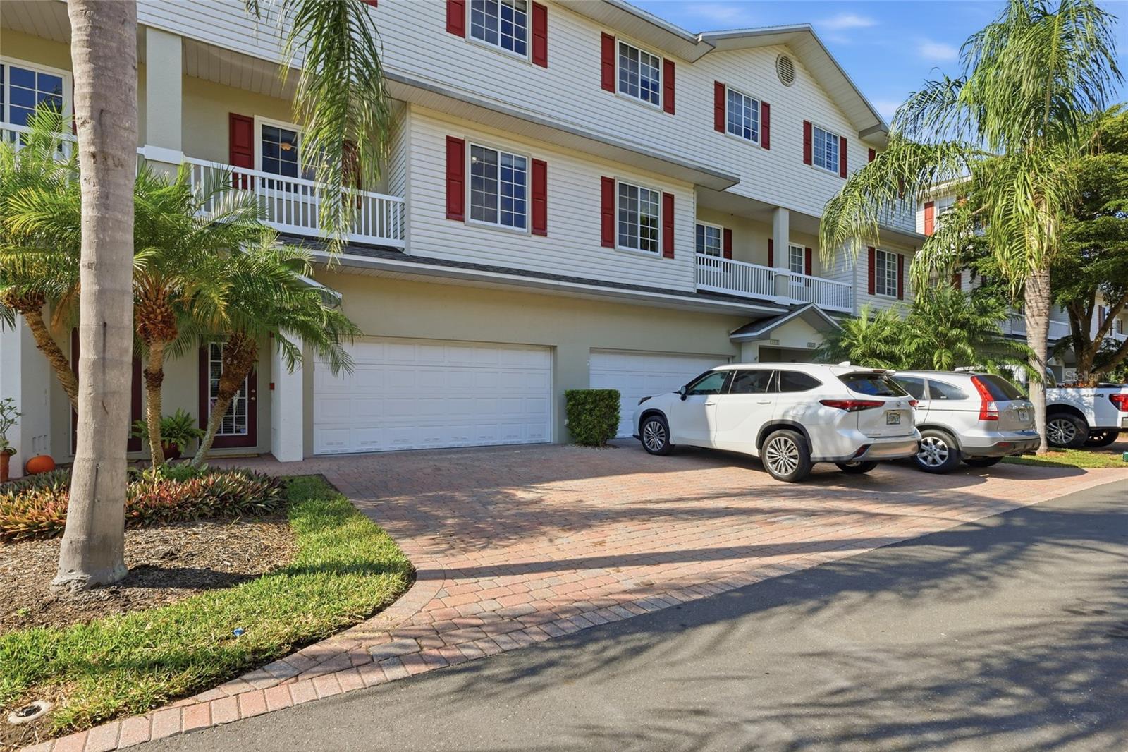 RIVERBAY TWNHMS PH ONE - Residential