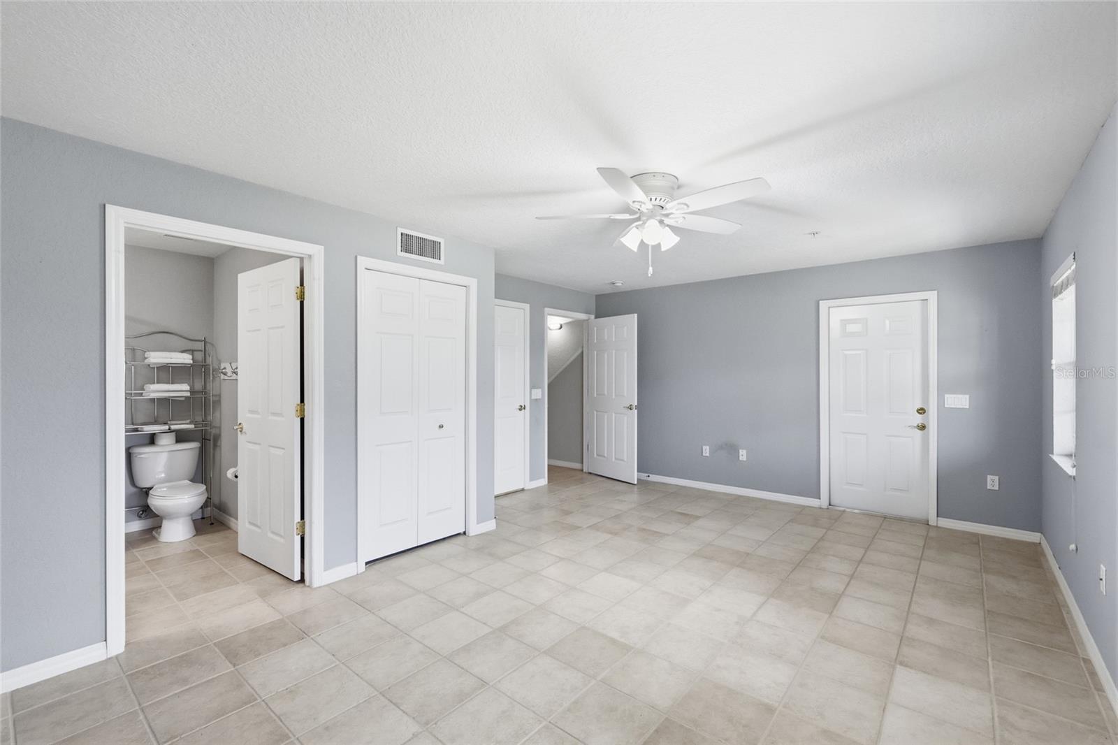 RIVERBAY TWNHMS PH ONE - Residential