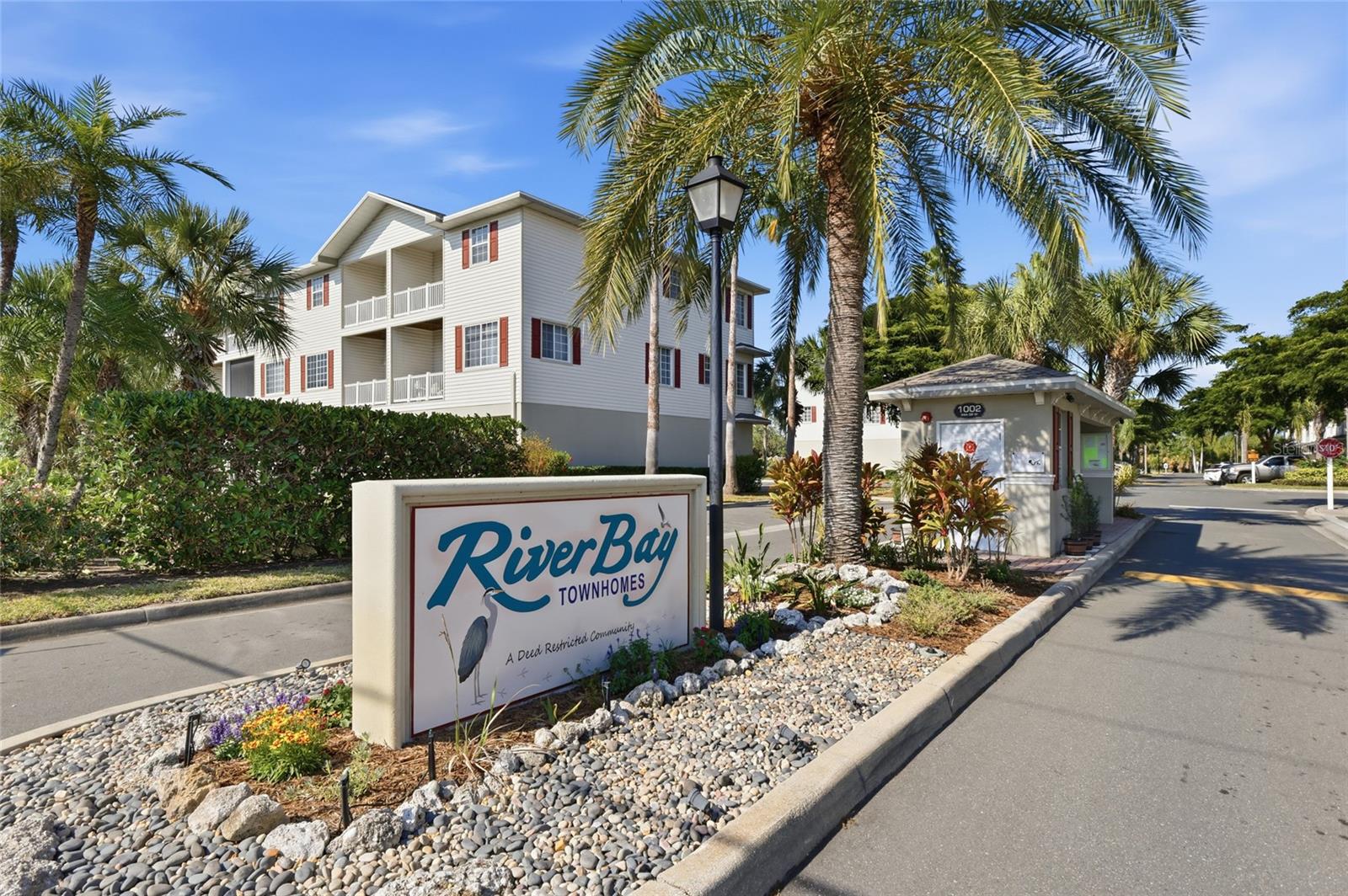 RIVERBAY TWNHMS PH ONE - Residential