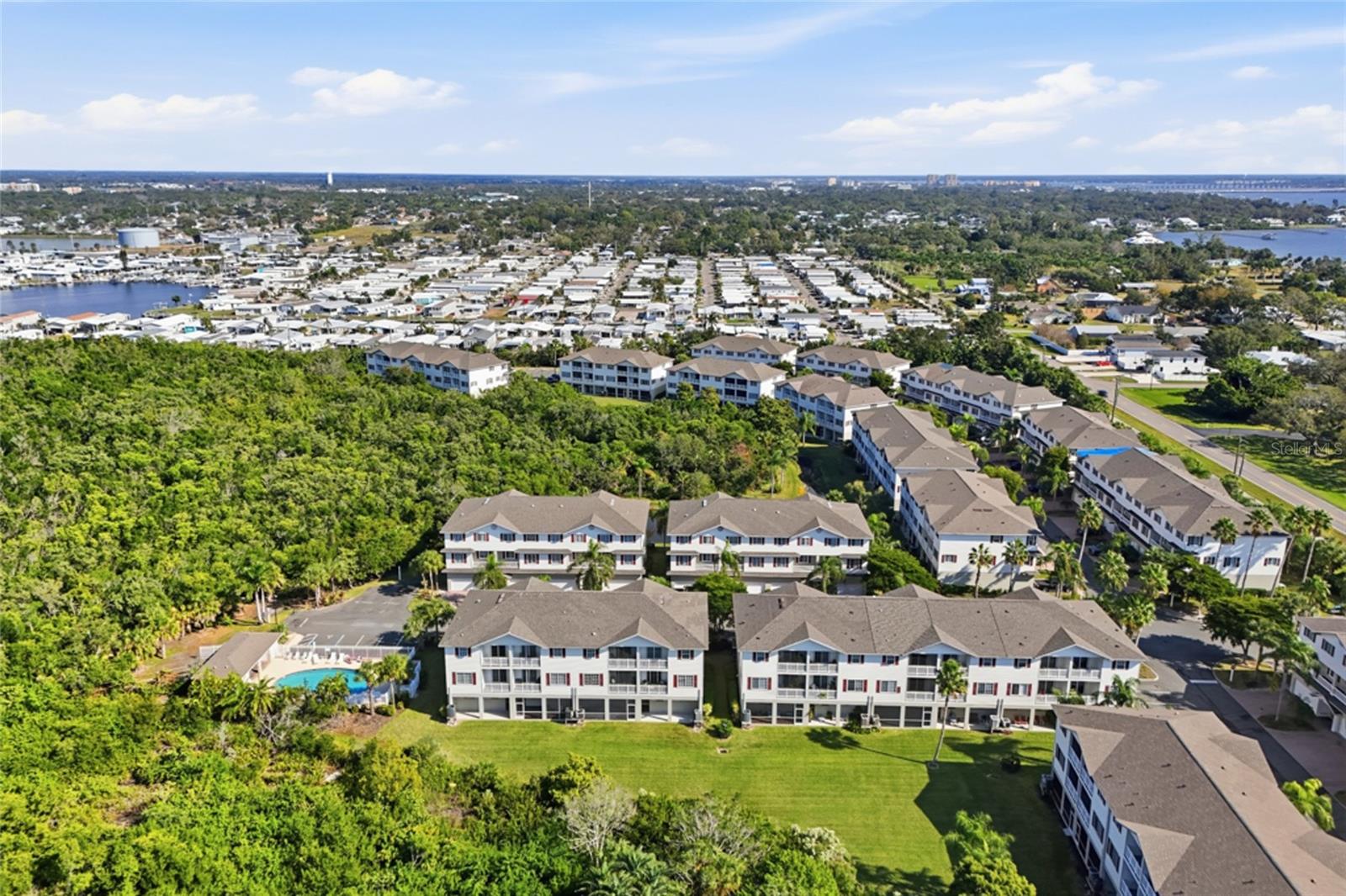 RIVERBAY TWNHMS PH ONE - Residential