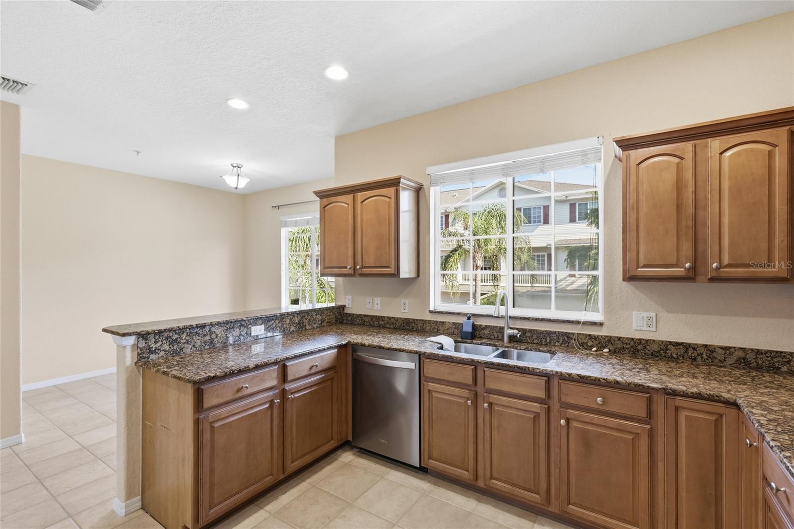 RIVERBAY TWNHMS PH ONE - Residential