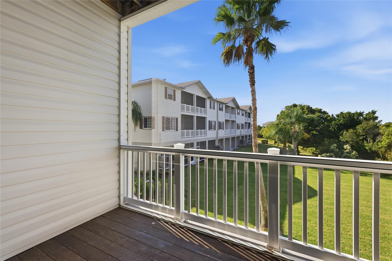 RIVERBAY TWNHMS PH ONE - Residential