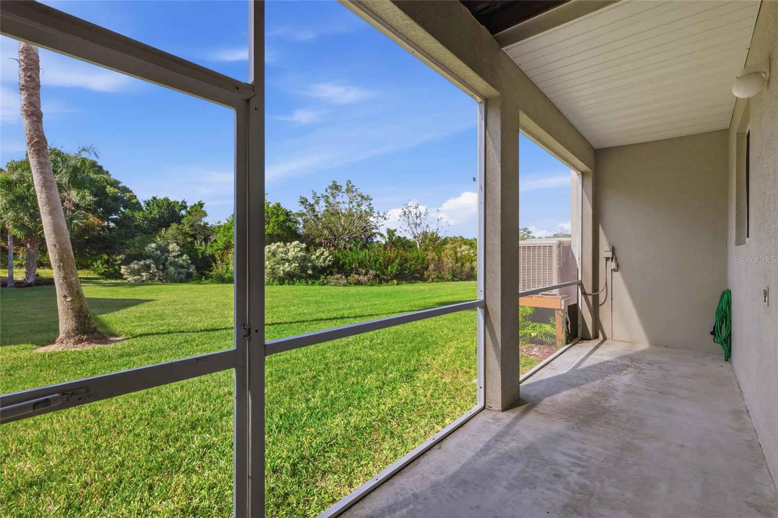 RIVERBAY TWNHMS PH ONE - Residential