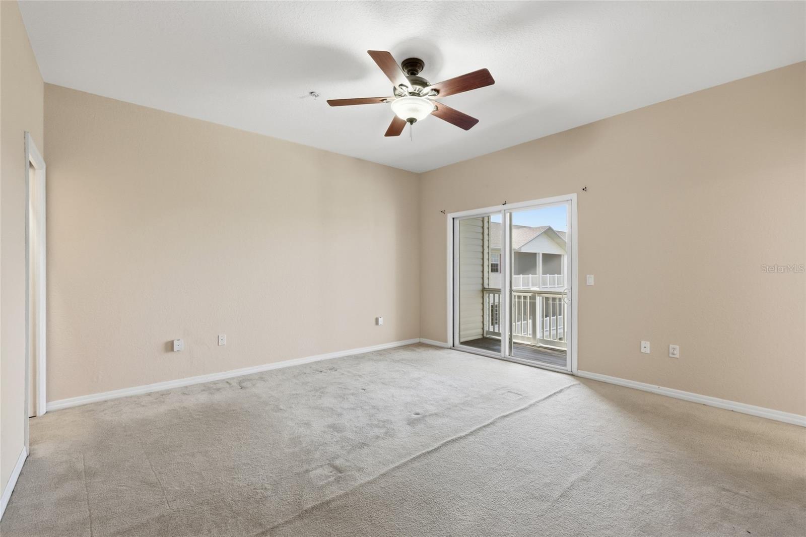 RIVERBAY TWNHMS PH ONE - Residential