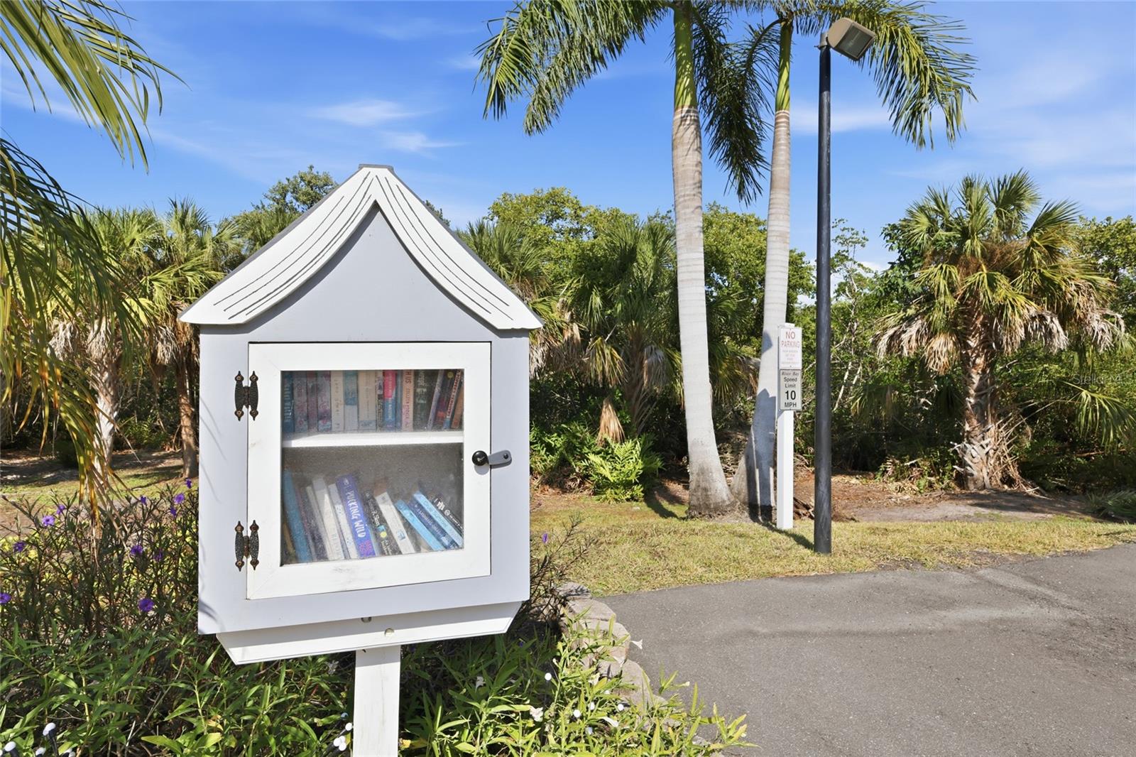 RIVERBAY TWNHMS PH ONE - Residential