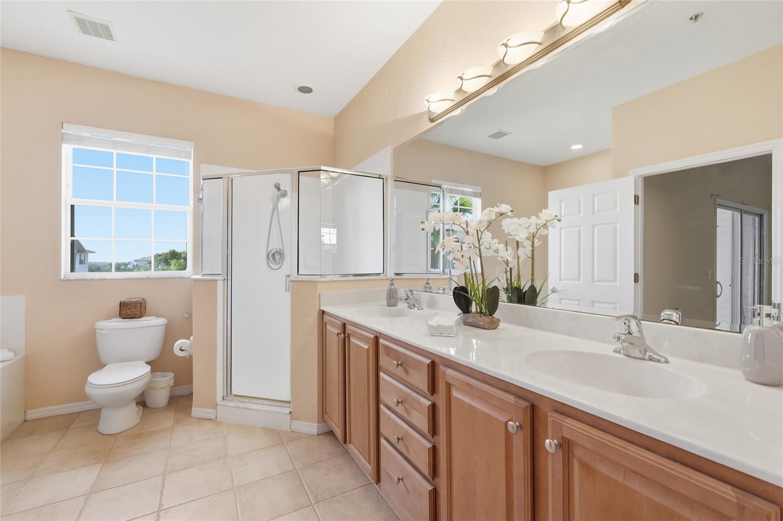 RIVERBAY TWNHMS PH ONE - Residential