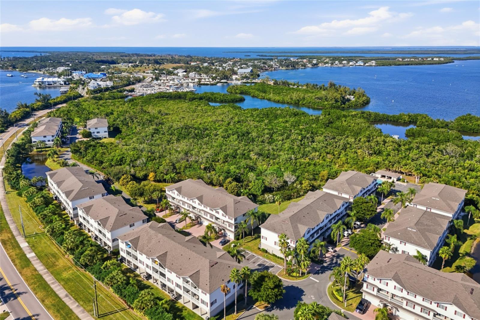 RIVERBAY TWNHMS PH ONE - Residential