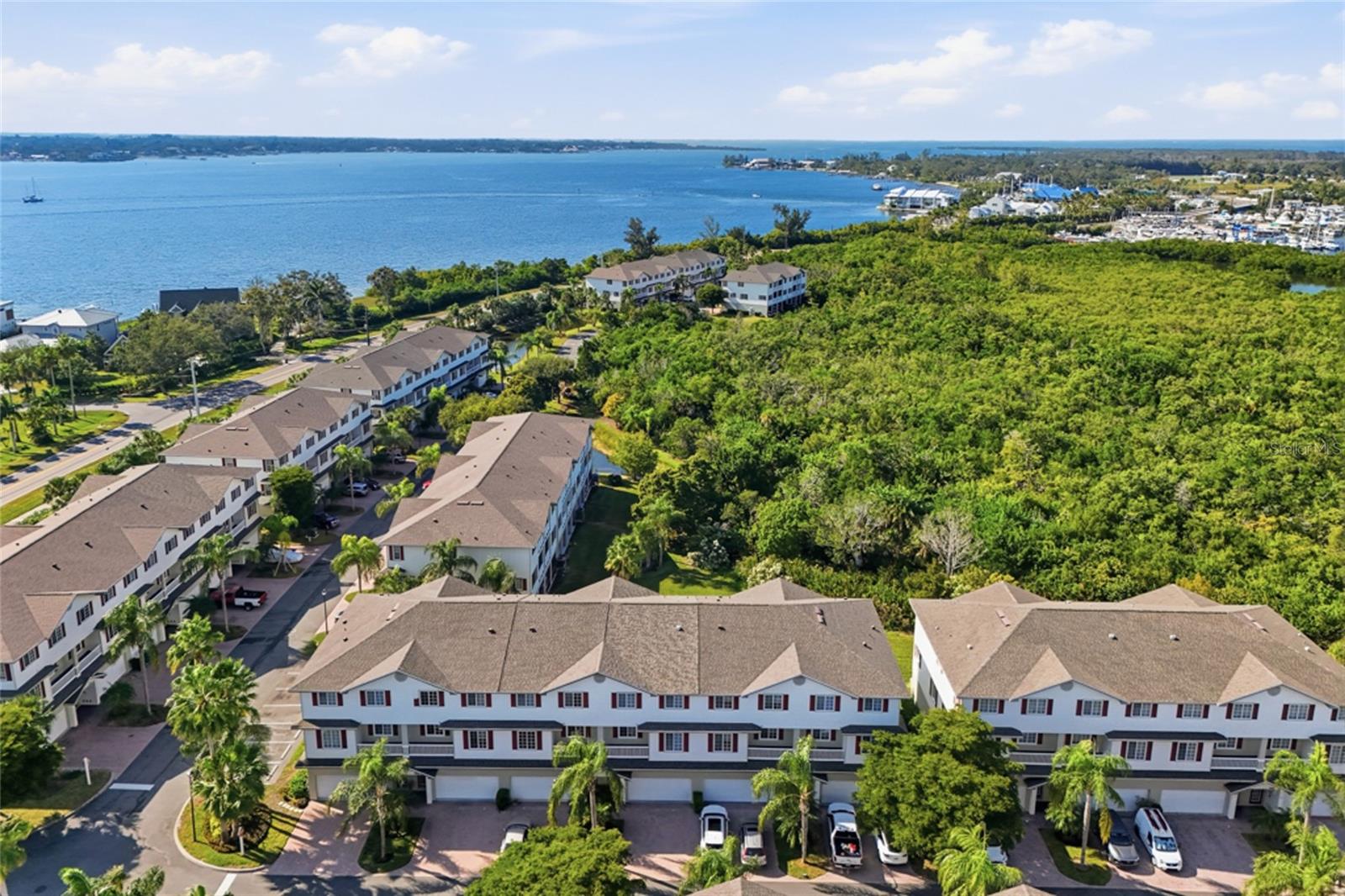 RIVERBAY TWNHMS PH ONE - Residential