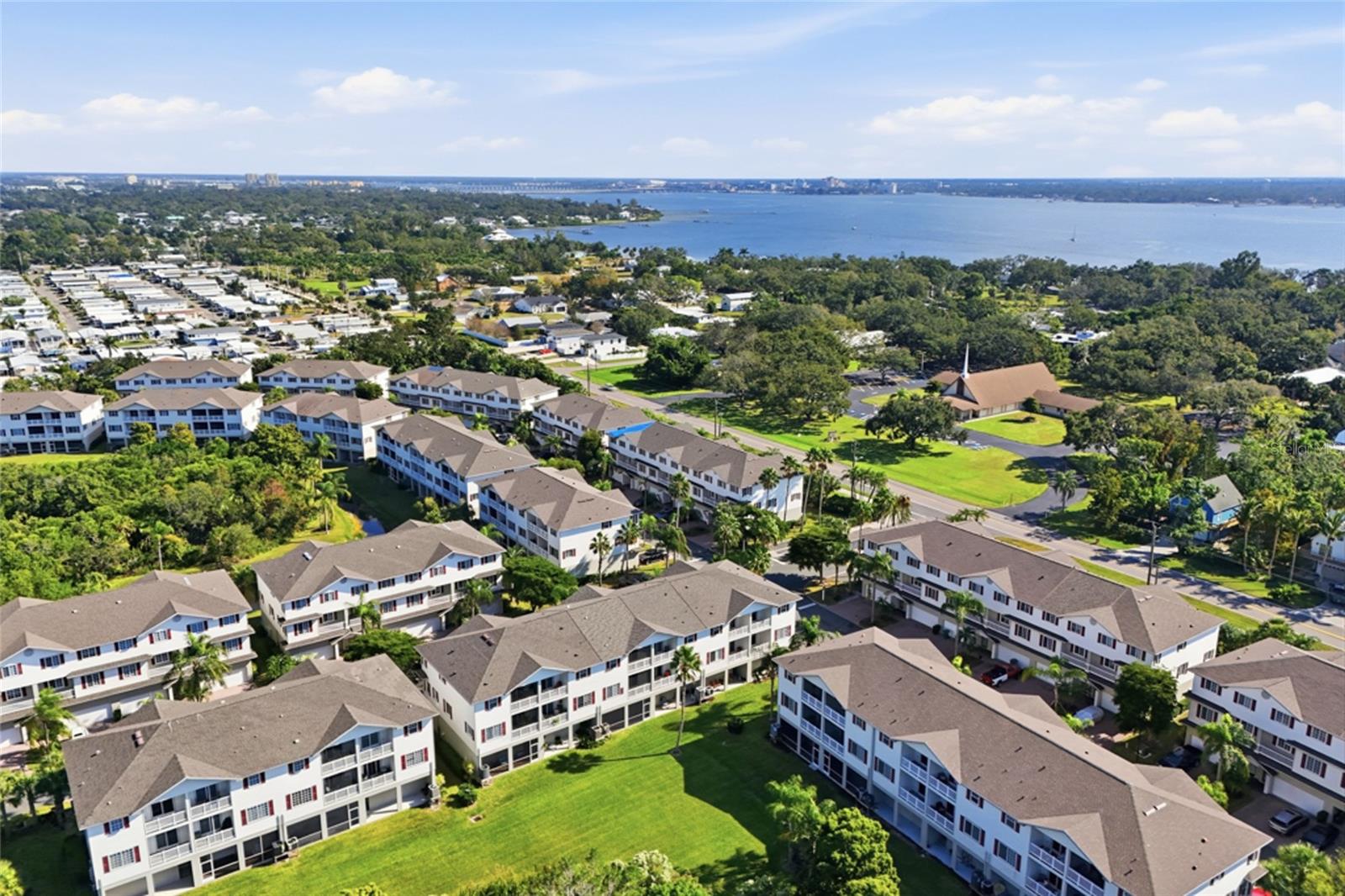 RIVERBAY TWNHMS PH ONE - Residential