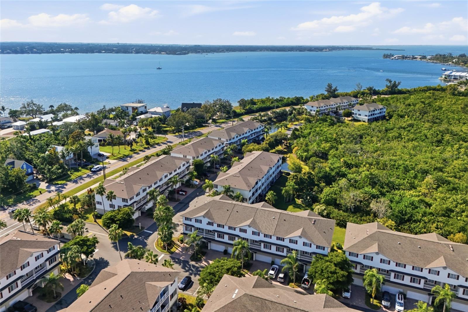 RIVERBAY TWNHMS PH ONE - Residential