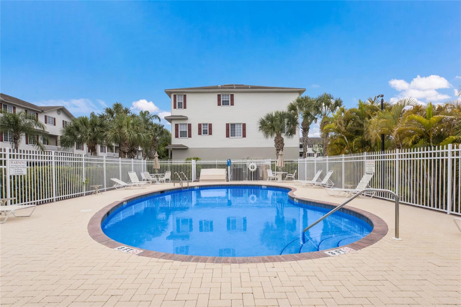 RIVERBAY TWNHMS PH ONE - Residential