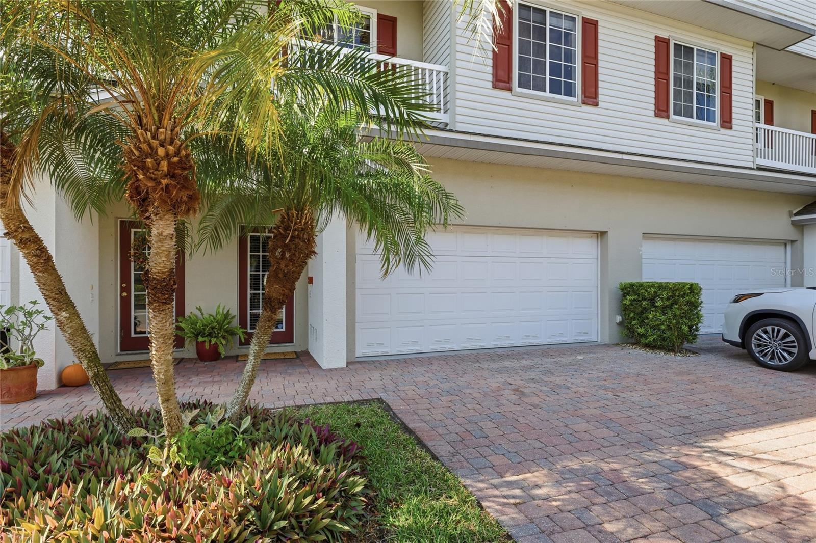 RIVERBAY TWNHMS PH ONE - Residential