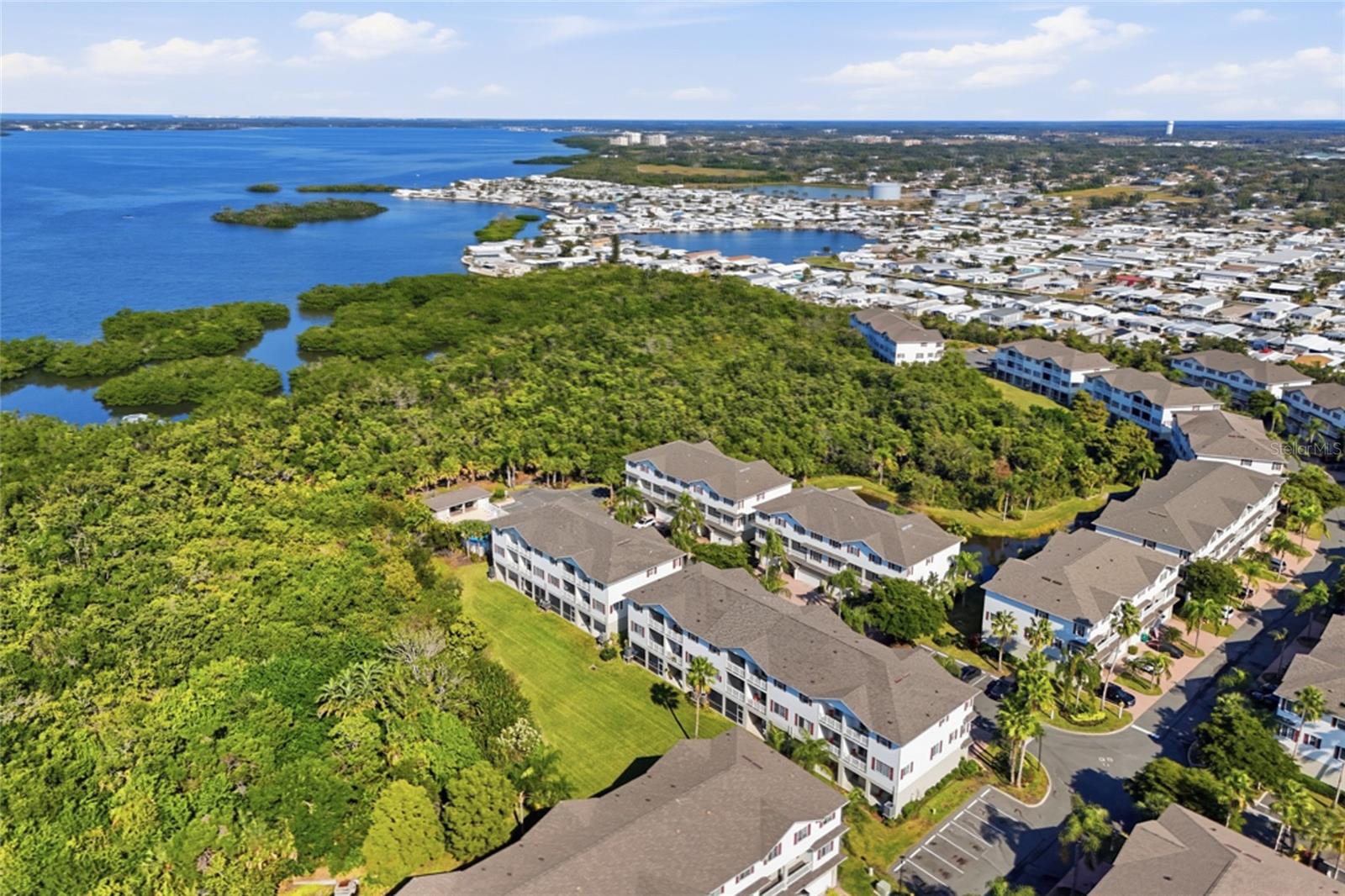 RIVERBAY TWNHMS PH ONE - Residential