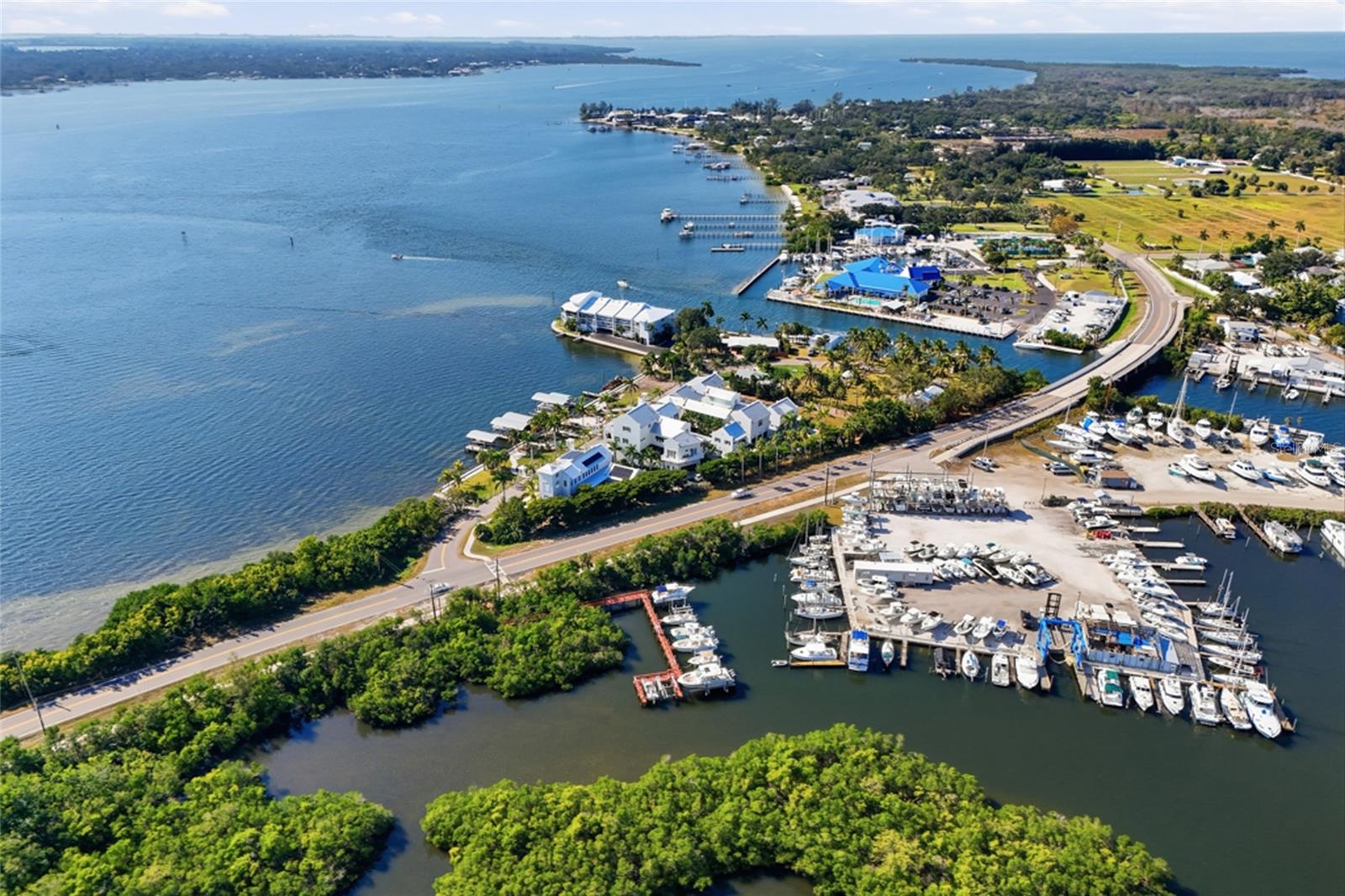 RIVERBAY TWNHMS PH ONE - Residential