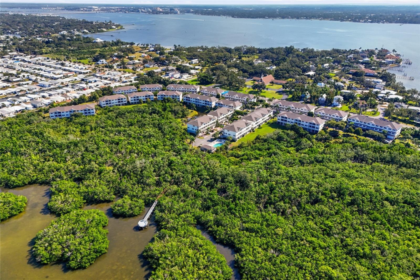 RIVERBAY TWNHMS PH ONE - Residential