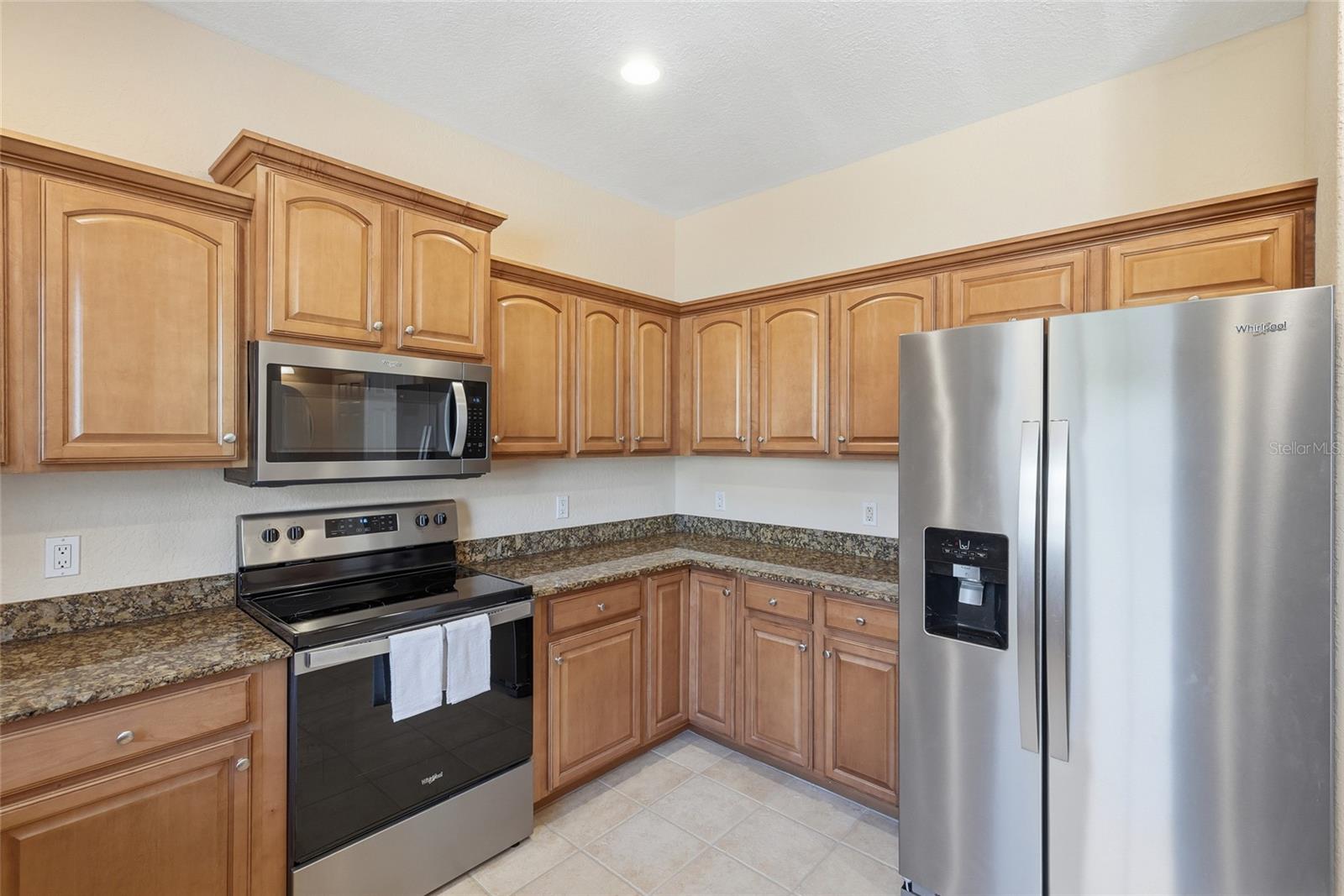 RIVERBAY TWNHMS PH ONE - Residential