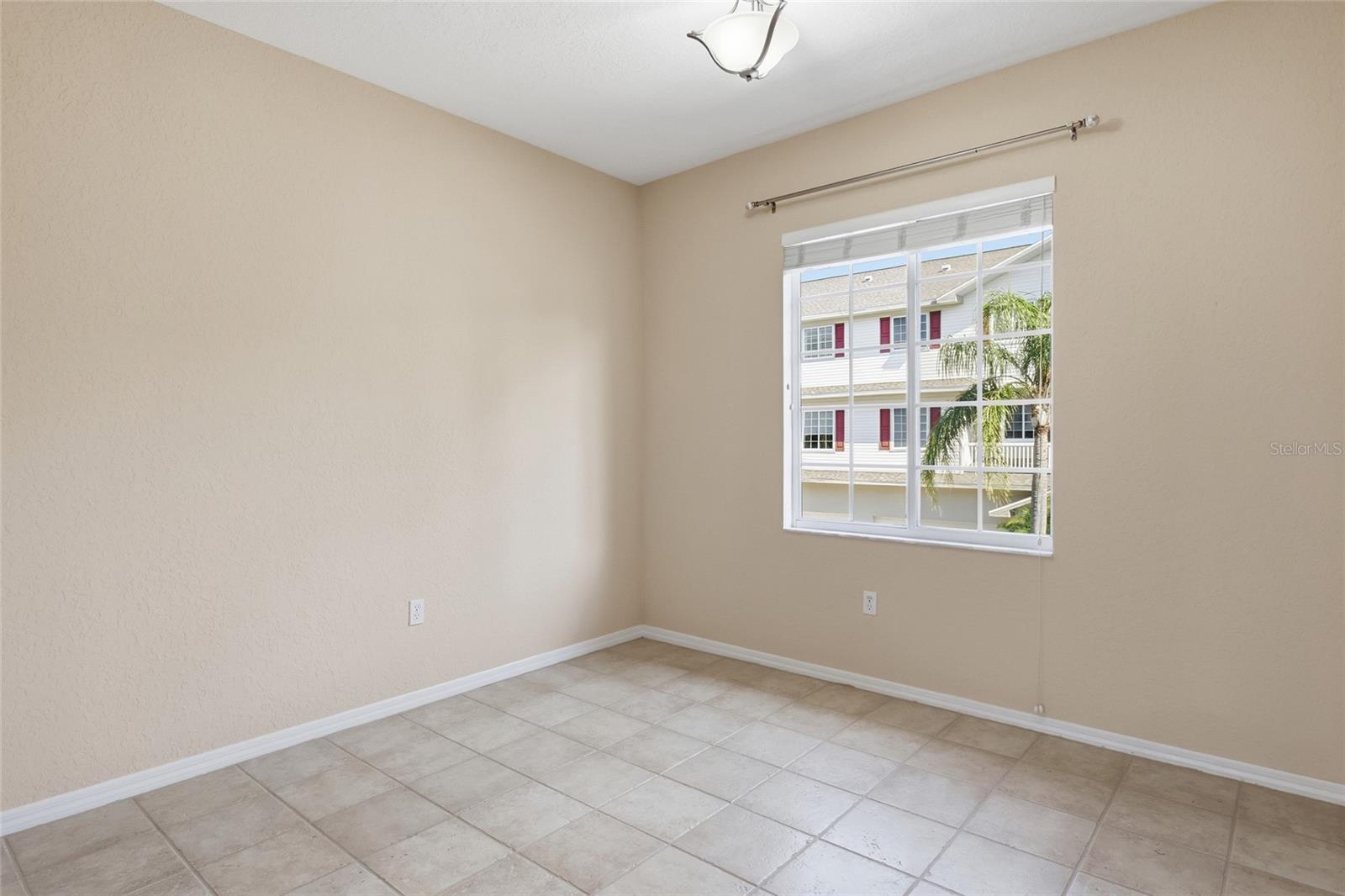 RIVERBAY TWNHMS PH ONE - Residential