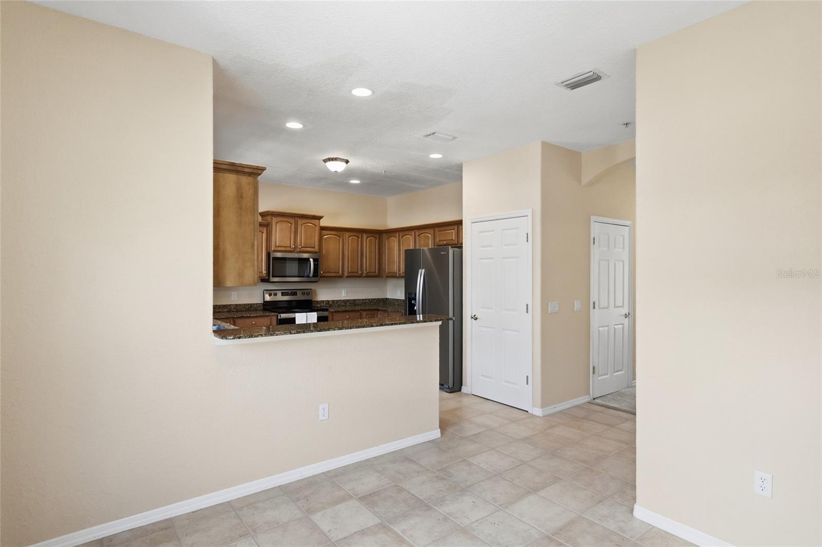 RIVERBAY TWNHMS PH ONE - Residential