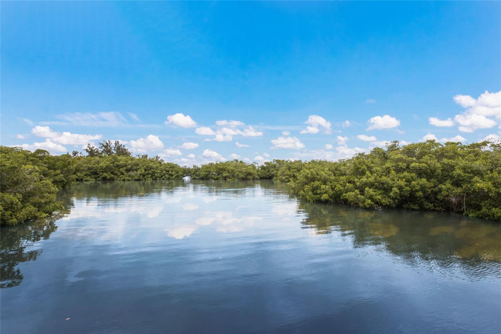 RIVERBAY TWNHMS PH ONE - Residential