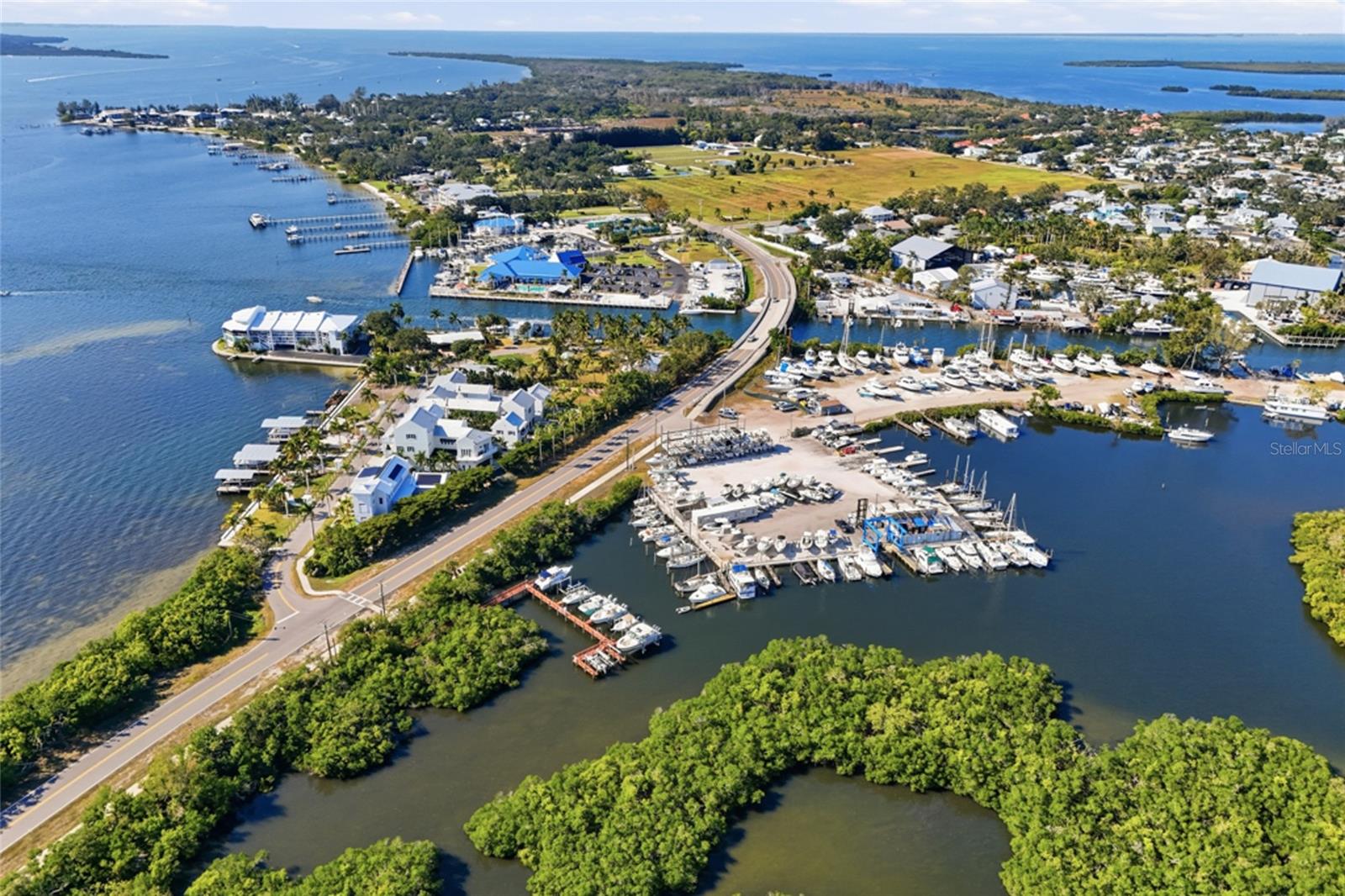 RIVERBAY TWNHMS PH ONE - Residential