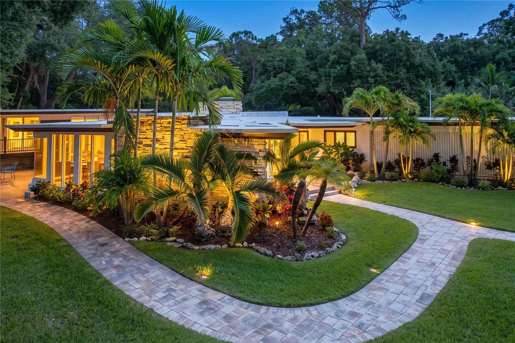 Photo of 1653 Sunnybrook Lane, Clearwater, FL 33764 (MLS # TB8531519)