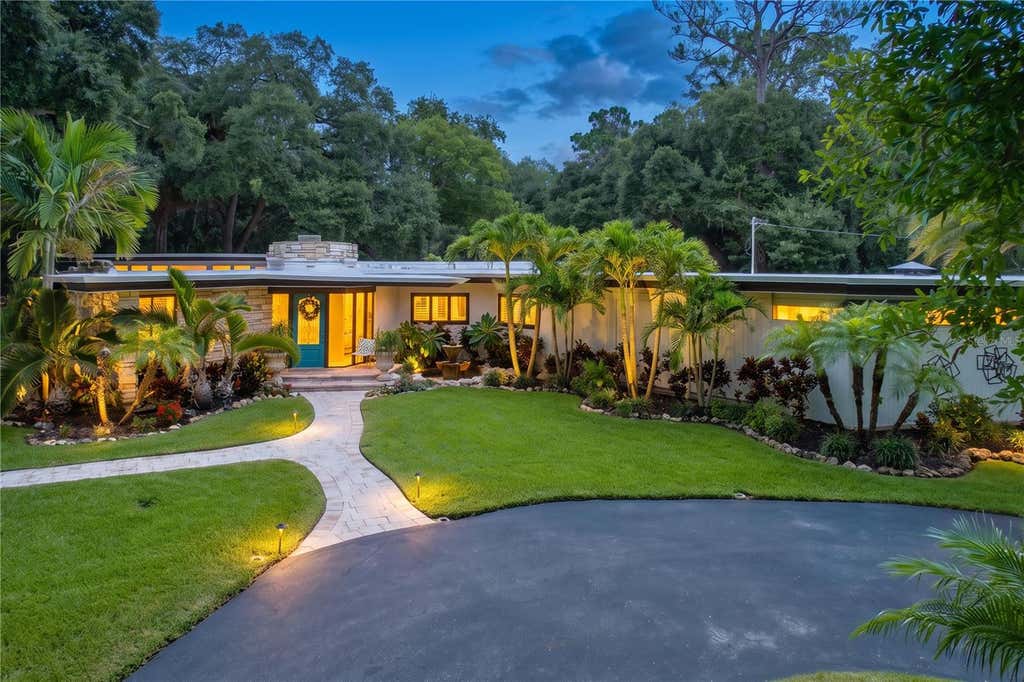 Photo of 1653 Sunnybrook Lane, Clearwater, FL 33764 (MLS # TB8531519)