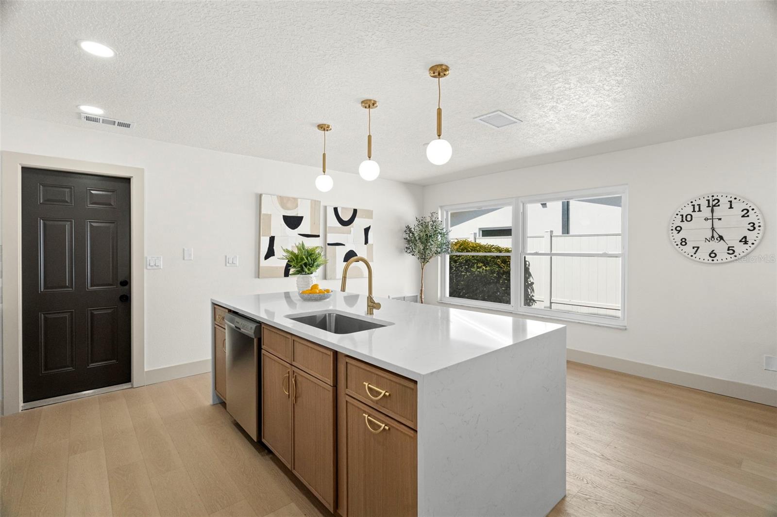 MEADOW LAWN 15TH ADD - Residential