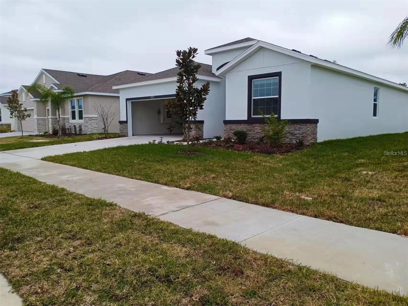 BARRINGTON/STERLING HILL - Residential Lease