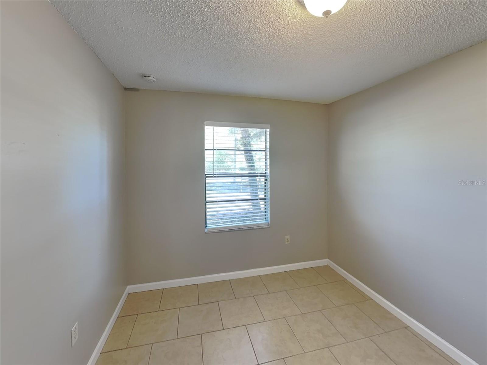 DELTONA LAKES UNIT 33 - Residential Lease