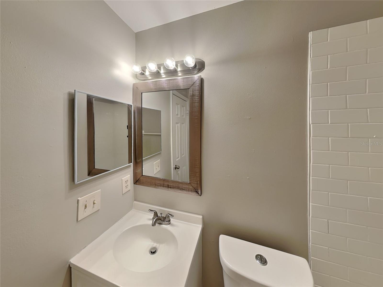 DELTONA LAKES UNIT 33 - Residential Lease