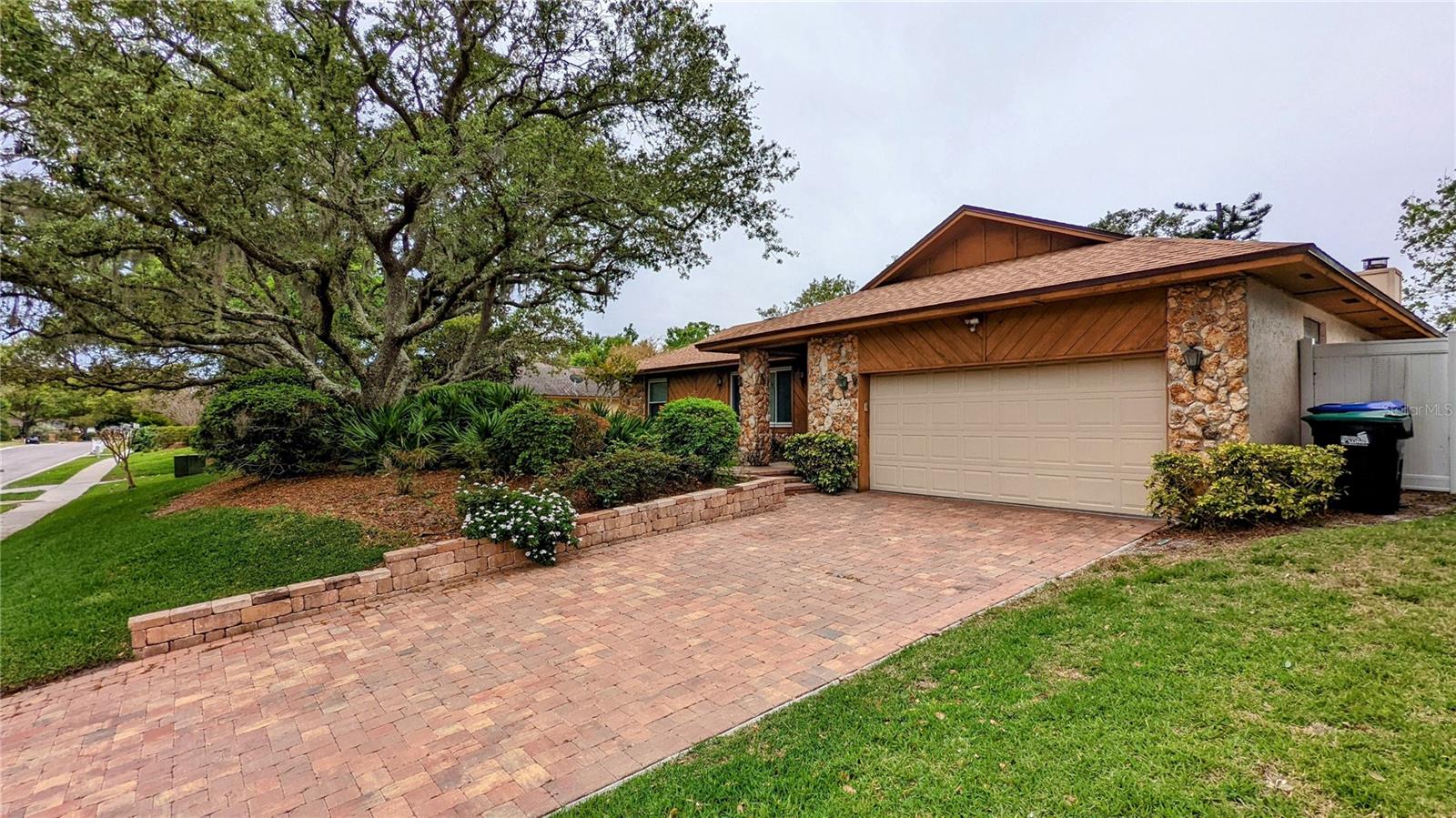 HIDDEN SPRINGS - Residential Lease