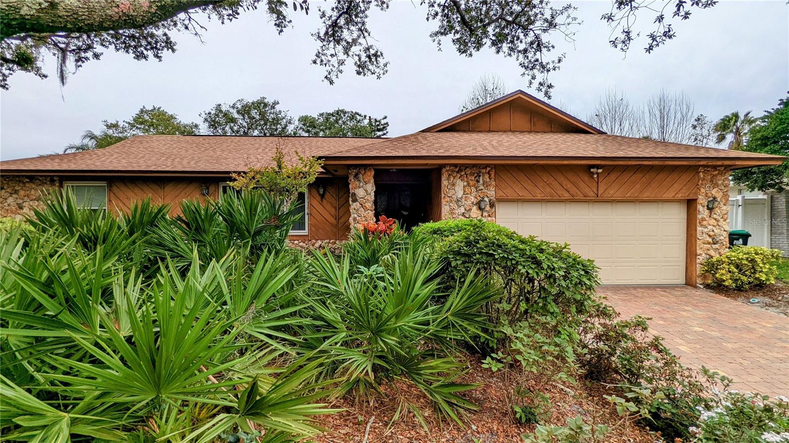 HIDDEN SPRINGS - Residential Lease