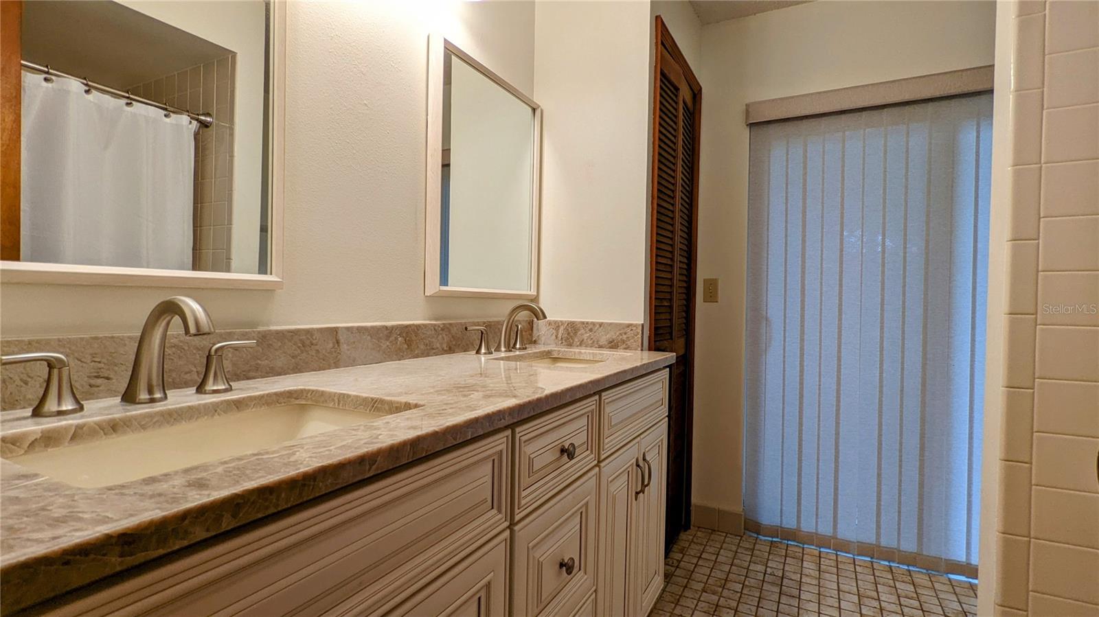 HIDDEN SPRINGS - Residential Lease