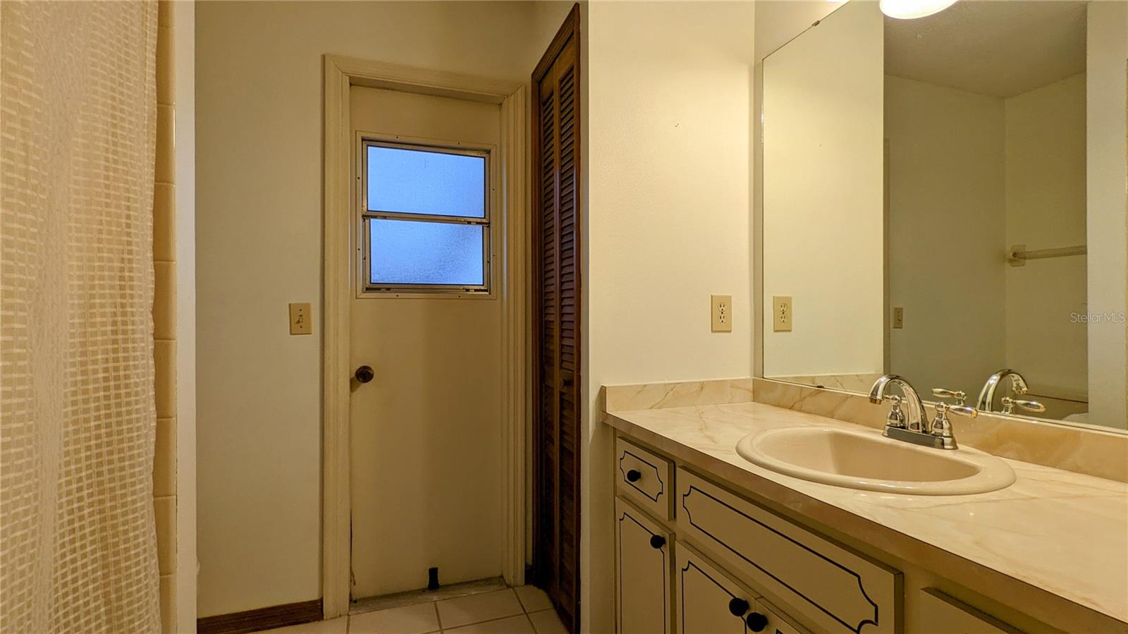 HIDDEN SPRINGS - Residential Lease