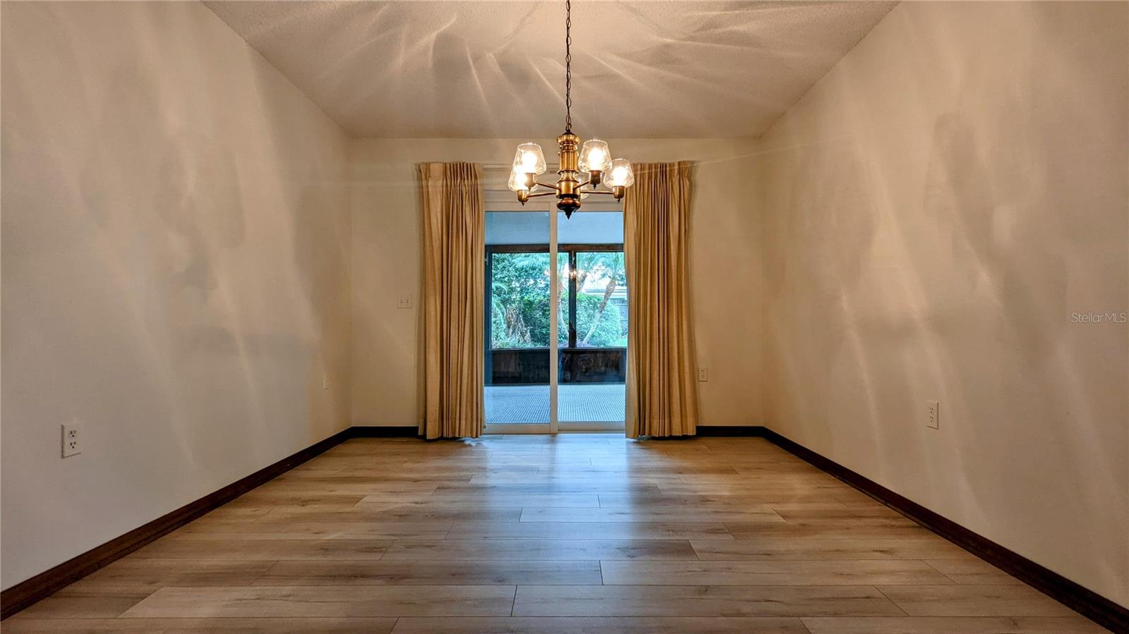 HIDDEN SPRINGS - Residential Lease