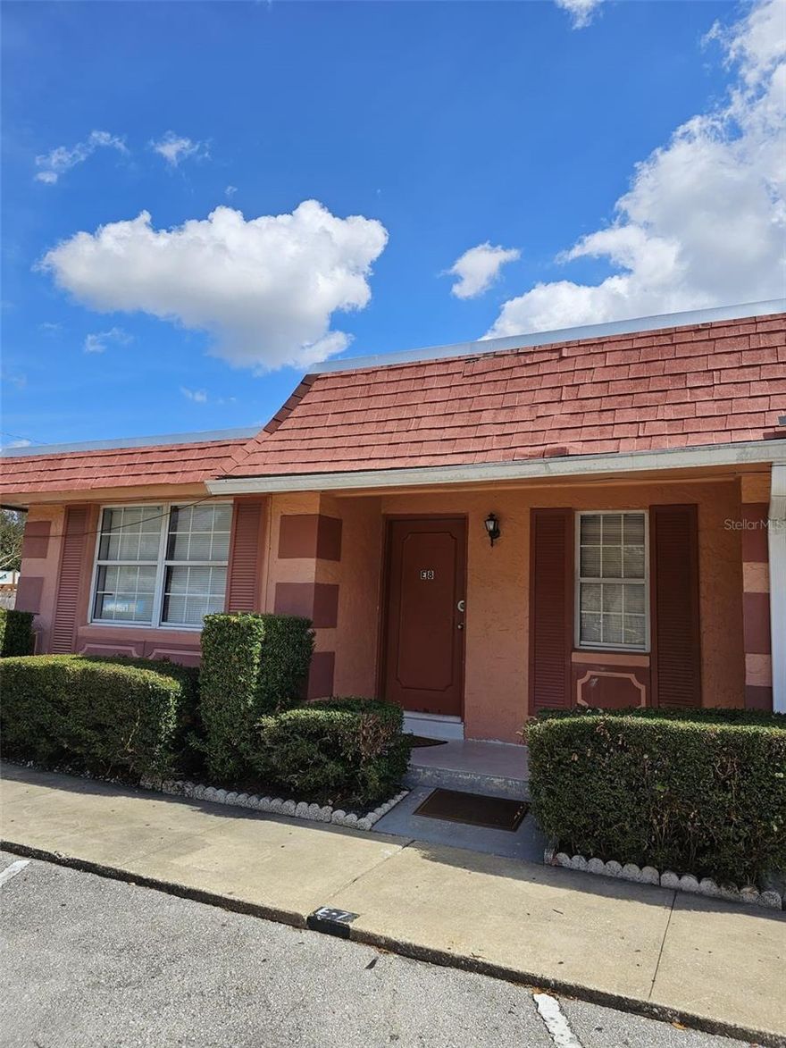 Chateau de Ville condominium Beautiful townhome 2 bedroom / 1bathroom great location the interior features tile flooring throughout , neutral colors all appliances included ,back patio .Community offers 2 pools ,club house , laundry facilities .Close to restaurants ,shops, bus stop, Major road ways