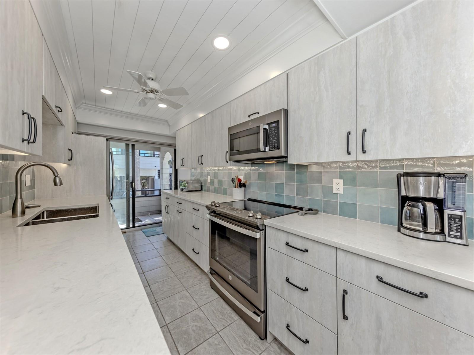 BAHIA VISTA GULF - Residential