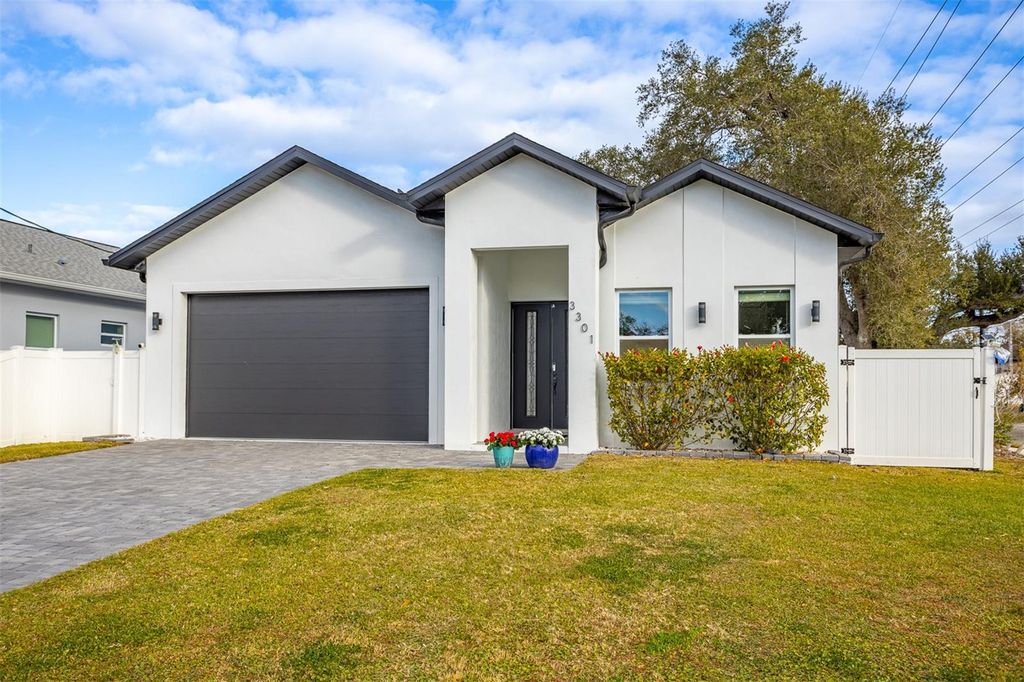 Photo of 3301 W Dewey Street, Tampa, FL 33607 (MLS # TB8471781)