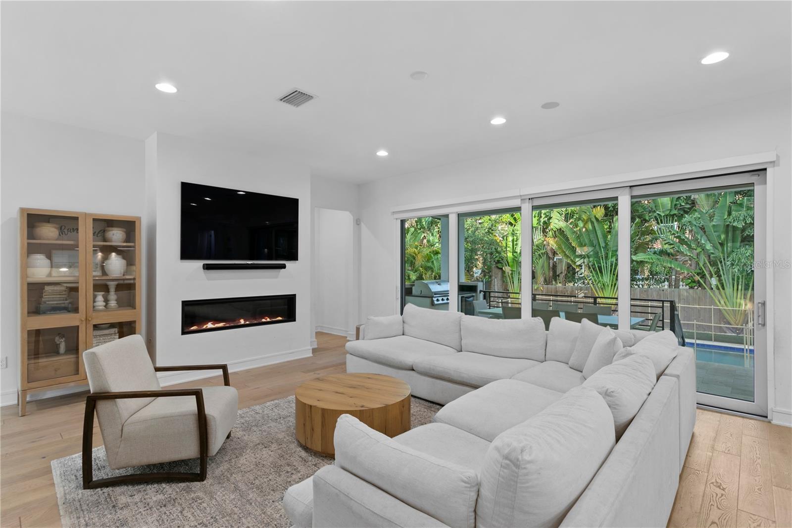 DAVIS ISLANDS PB10 PG52 TO 57 - Residential