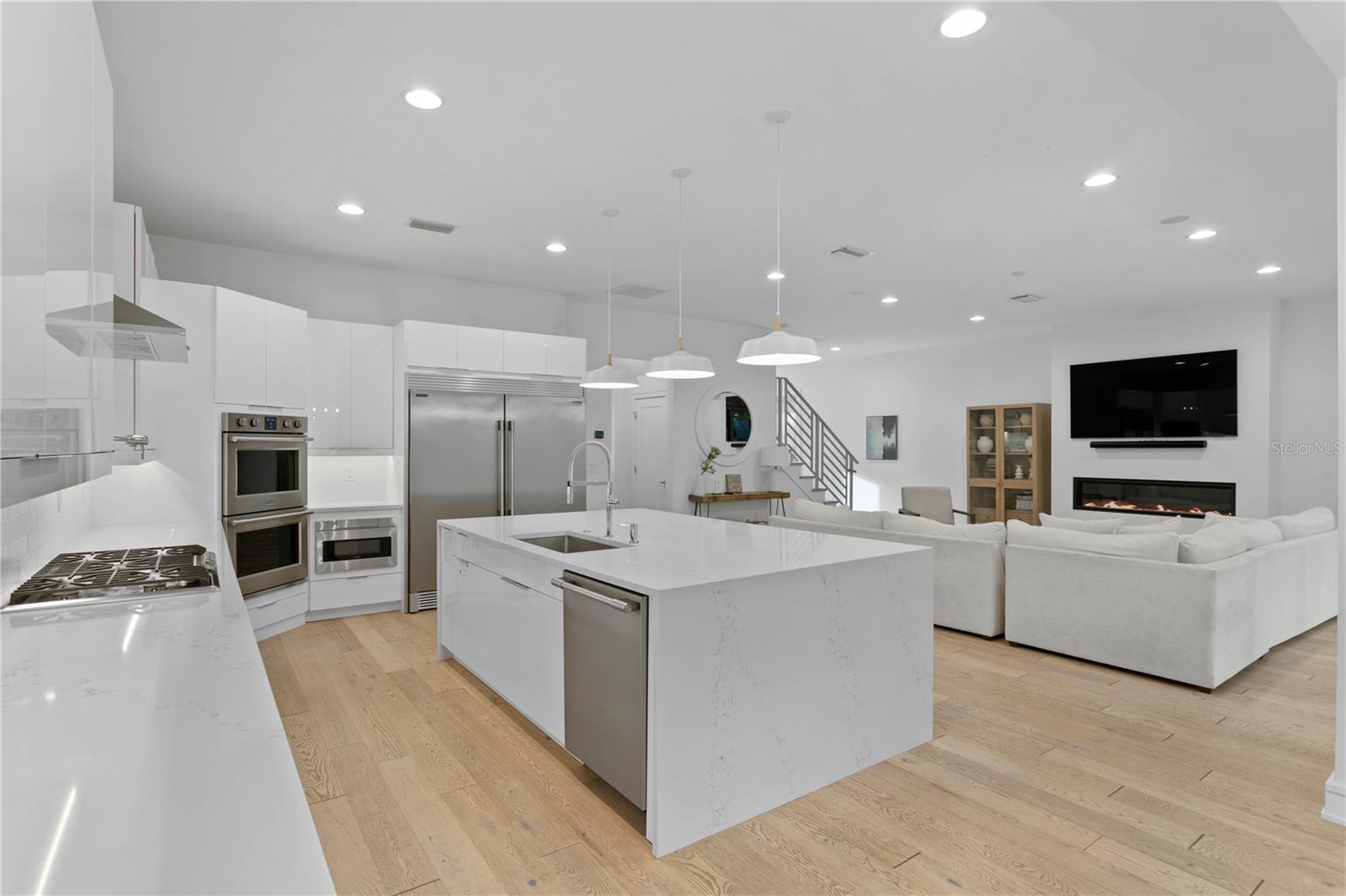 DAVIS ISLANDS PB10 PG52 TO 57 - Residential