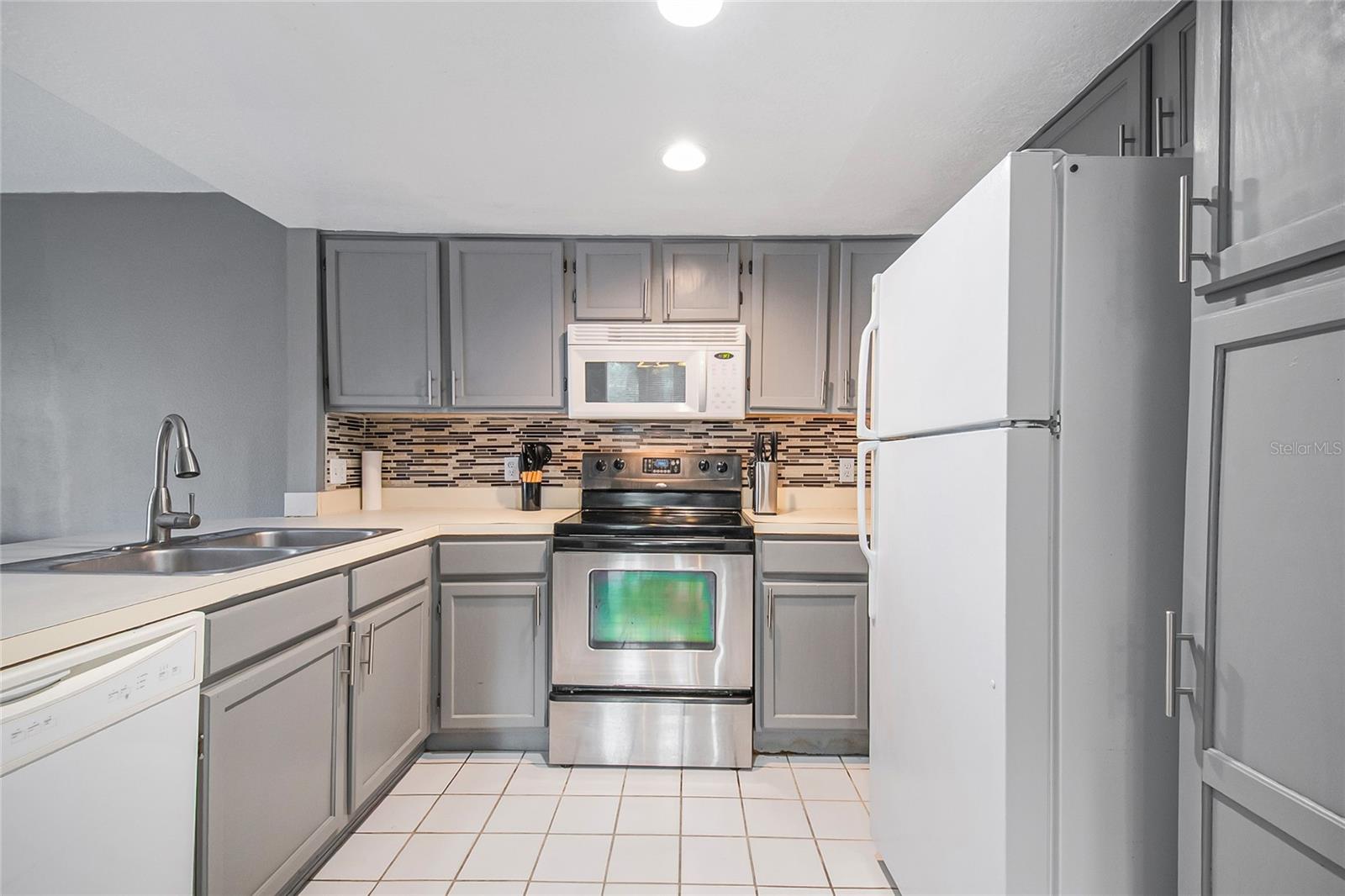 SUMMERFIELD TWNHMS - Residential Lease