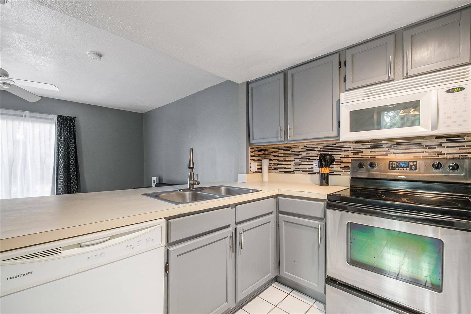 SUMMERFIELD TWNHMS - Residential Lease