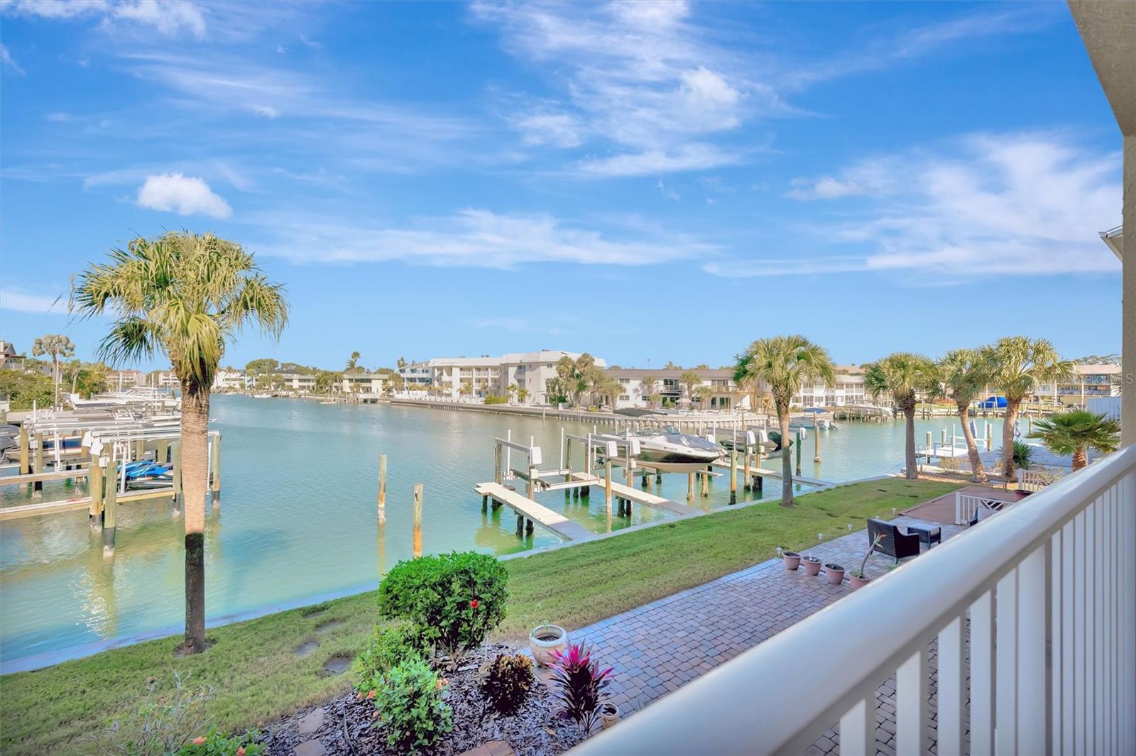 ISLAND TWNHMS TREASURE ISLAND - Residential