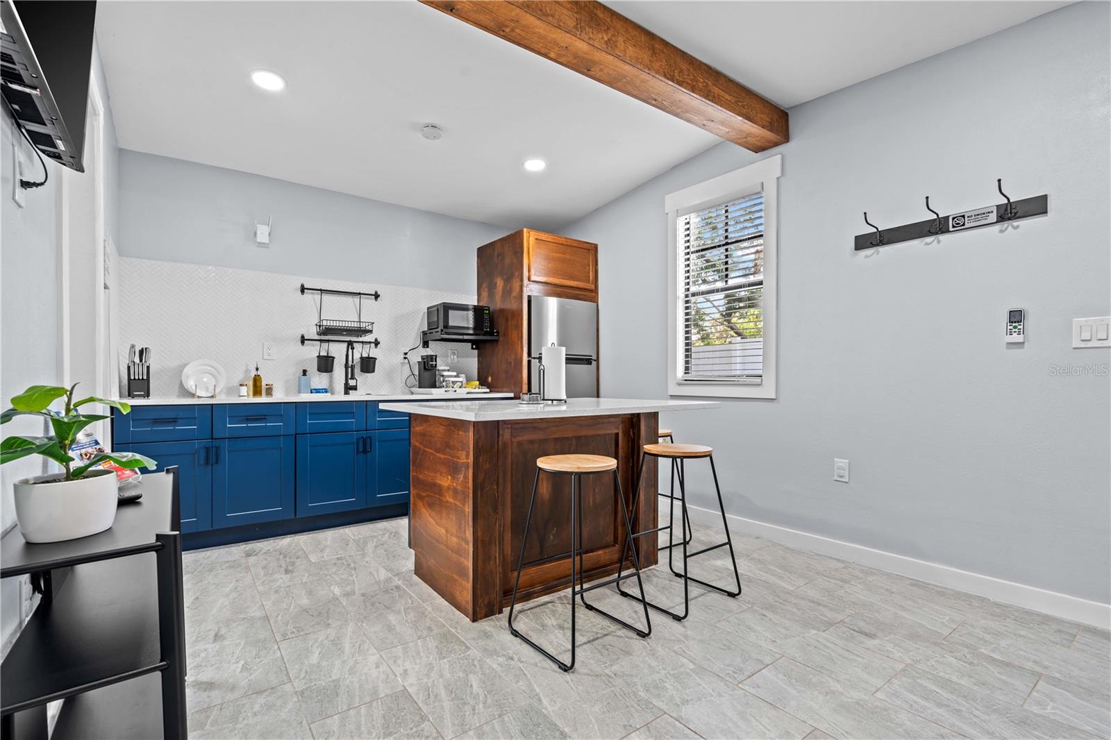 TAMPA OVERLOOK - Residential Lease