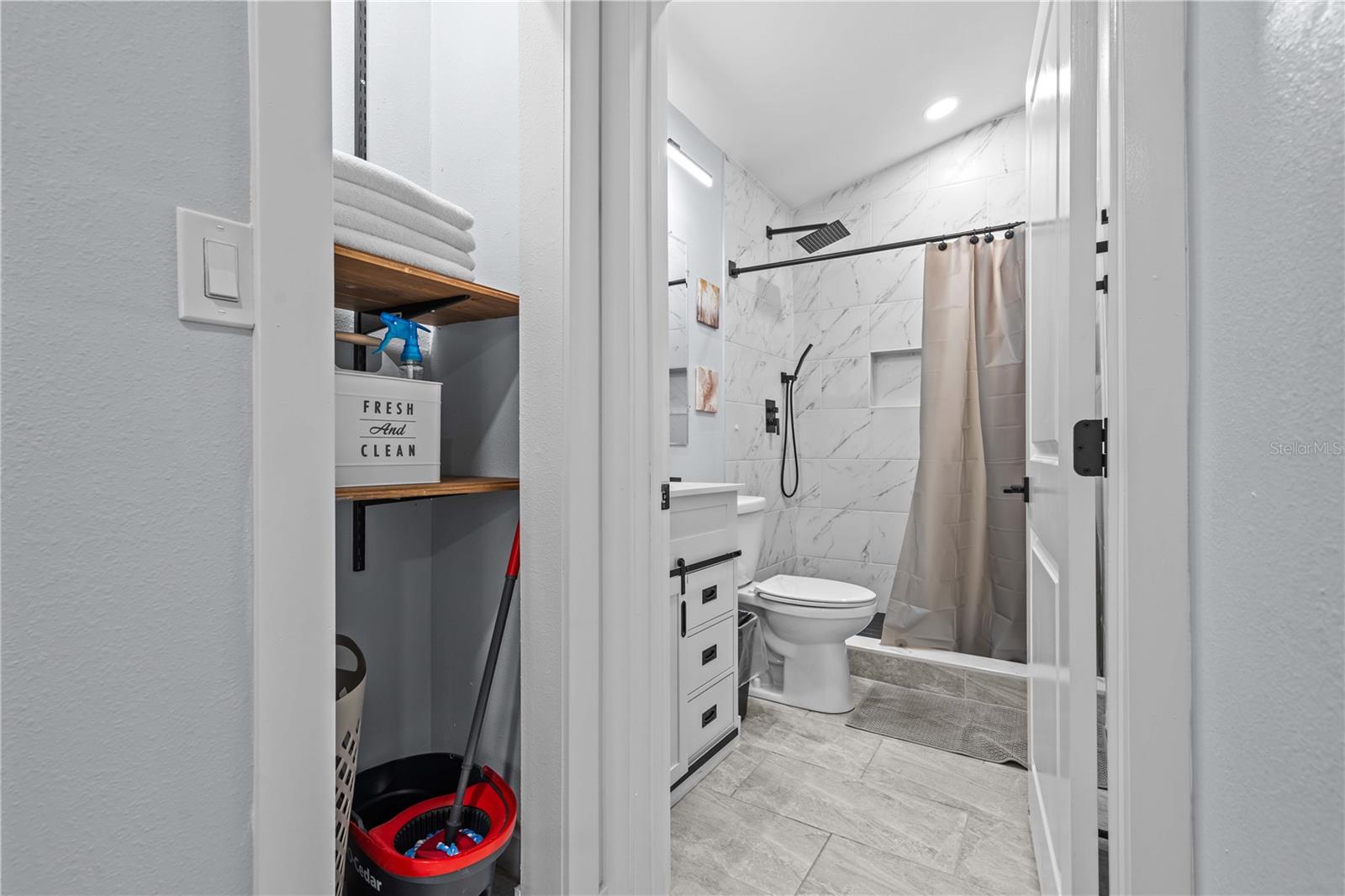 TAMPA OVERLOOK - Residential Lease