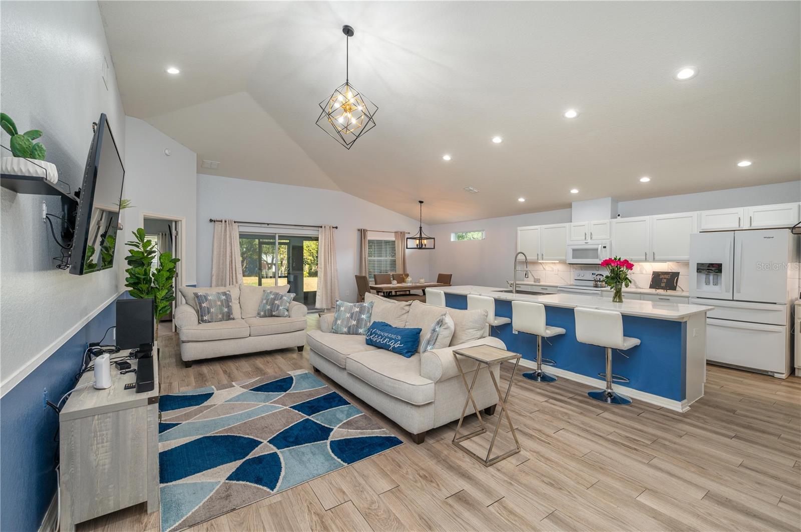 LAKES TR 04 - Residential Lease