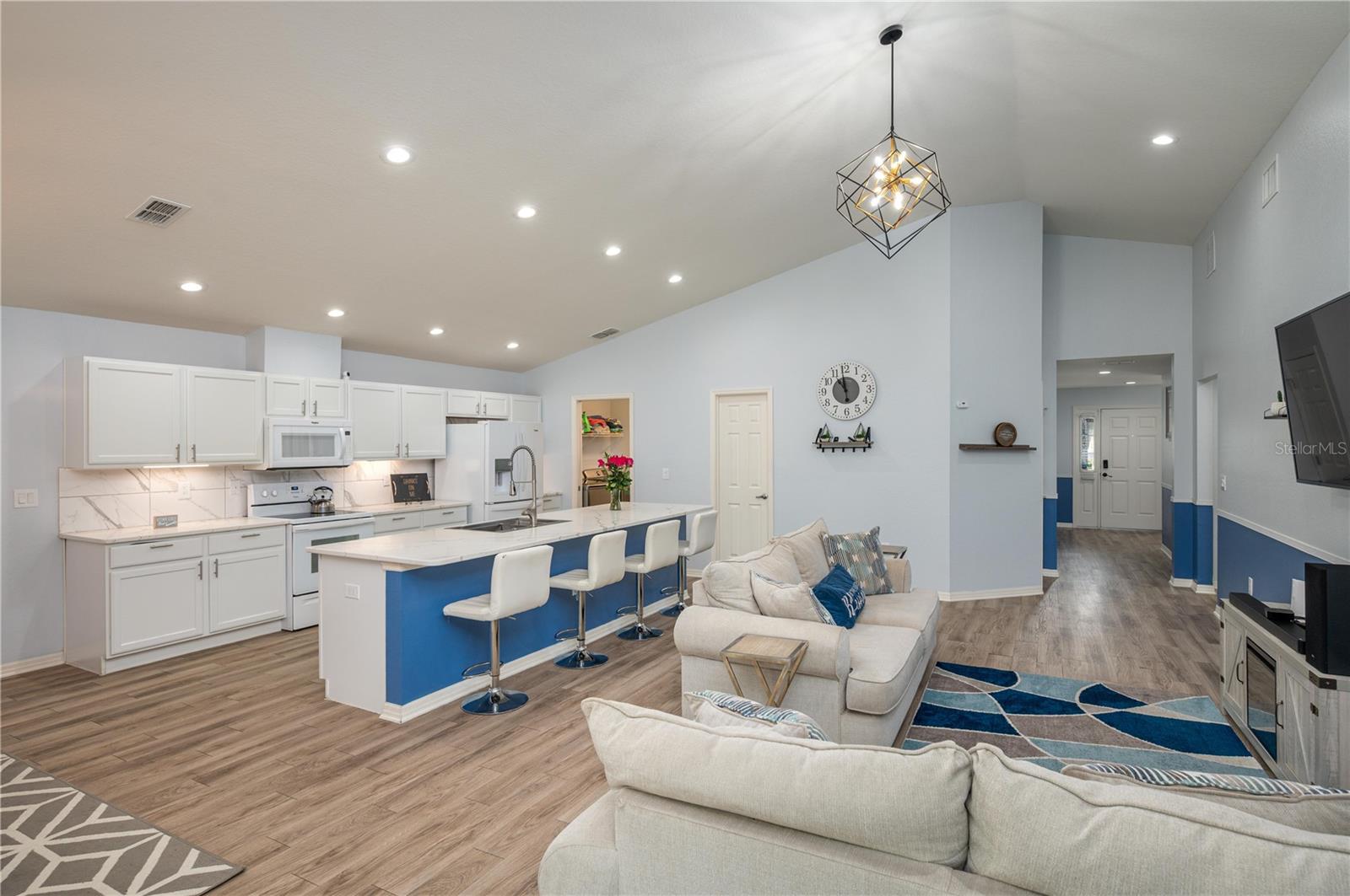 LAKES TR 04 - Residential Lease